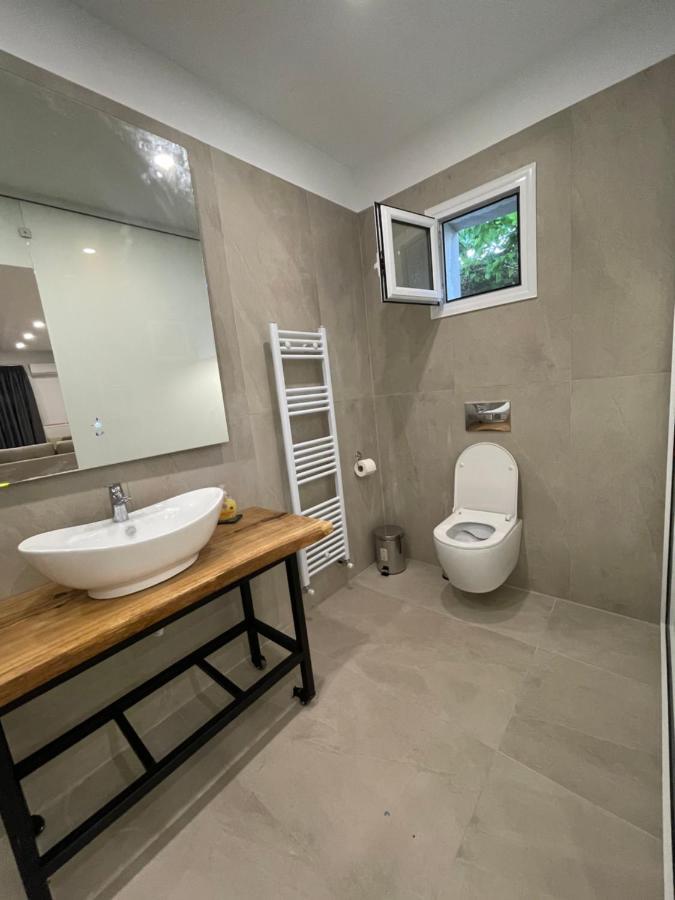 Central Luxury Apartment In Paralia Ofryniou Ofrínion Exterior foto